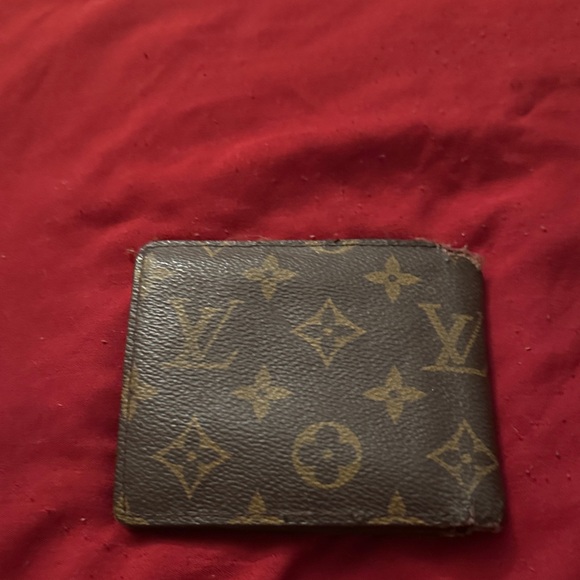 Classic Monogram Wallet - Picture 6 of 8